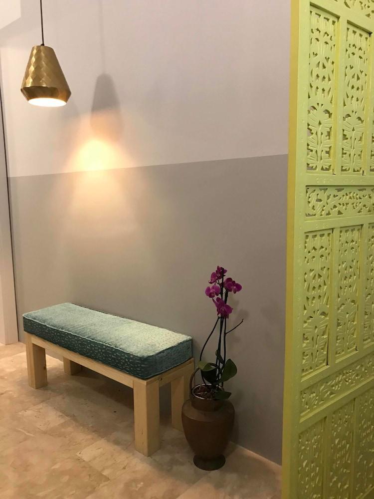 B&B Questa Casa Non E'Un Albergo ปาแลร์โม ภายนอก รูปภาพ