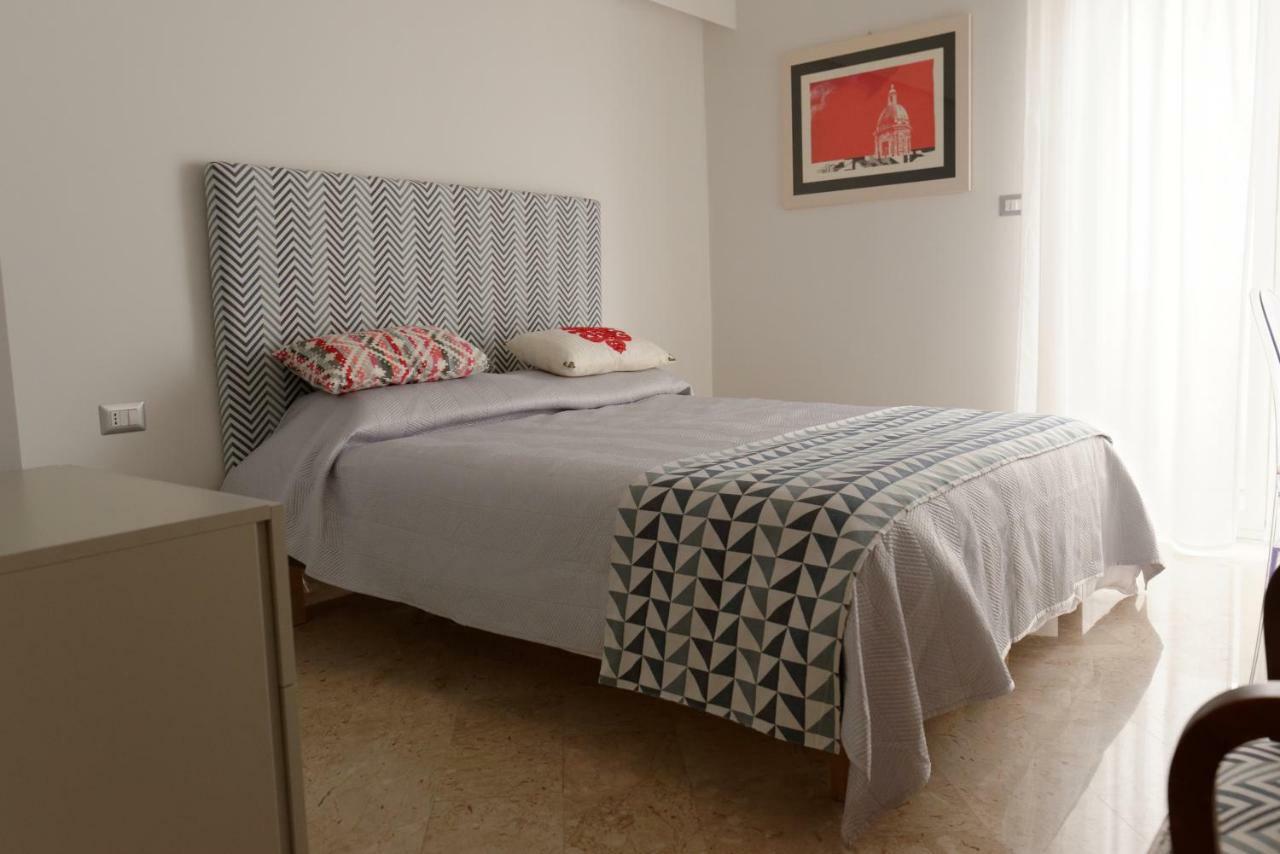 B&B Questa Casa Non E'Un Albergo ปาแลร์โม ภายนอก รูปภาพ