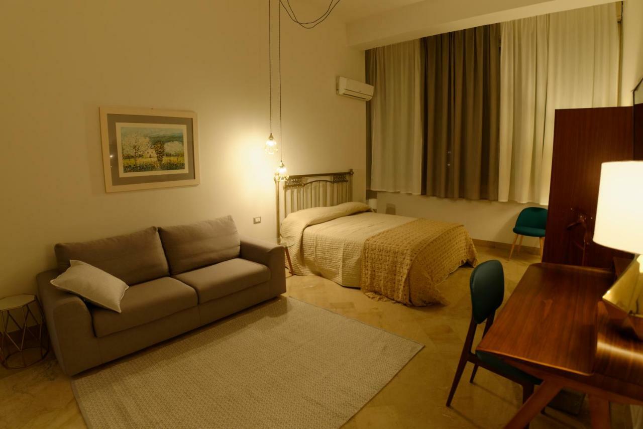 B&B Questa Casa Non E'Un Albergo ปาแลร์โม ภายนอก รูปภาพ