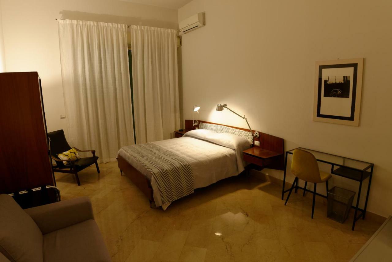 B&B Questa Casa Non E'Un Albergo ปาแลร์โม ภายนอก รูปภาพ