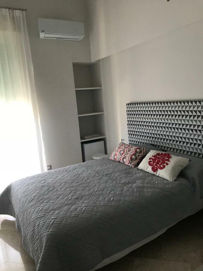B&B Questa Casa Non E'Un Albergo ปาแลร์โม ภายนอก รูปภาพ
