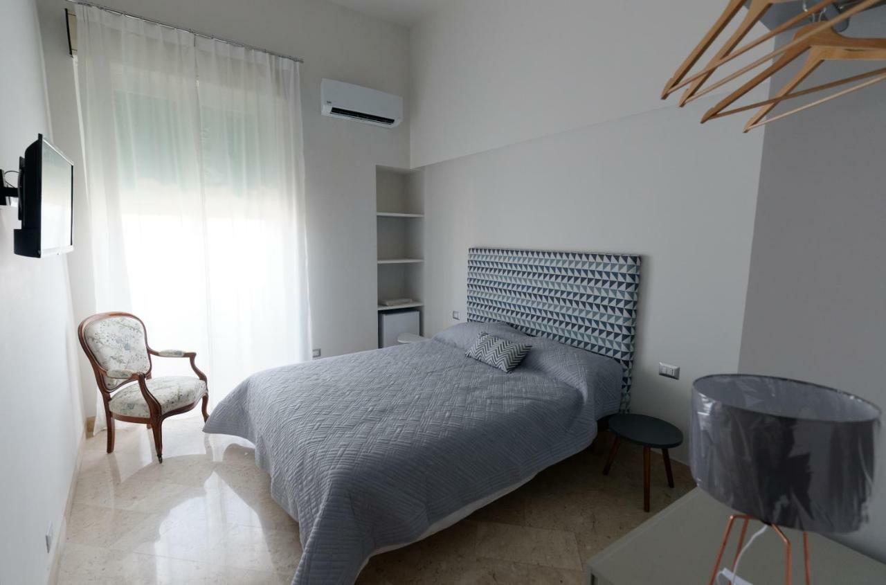 B&B Questa Casa Non E'Un Albergo ปาแลร์โม ภายนอก รูปภาพ