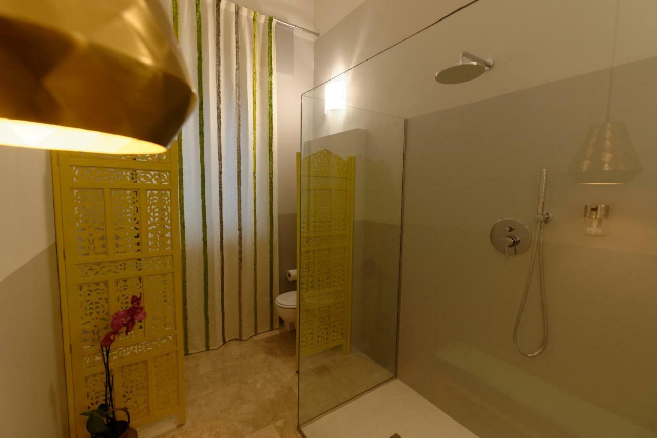 B&B Questa Casa Non E'Un Albergo ปาแลร์โม ภายนอก รูปภาพ