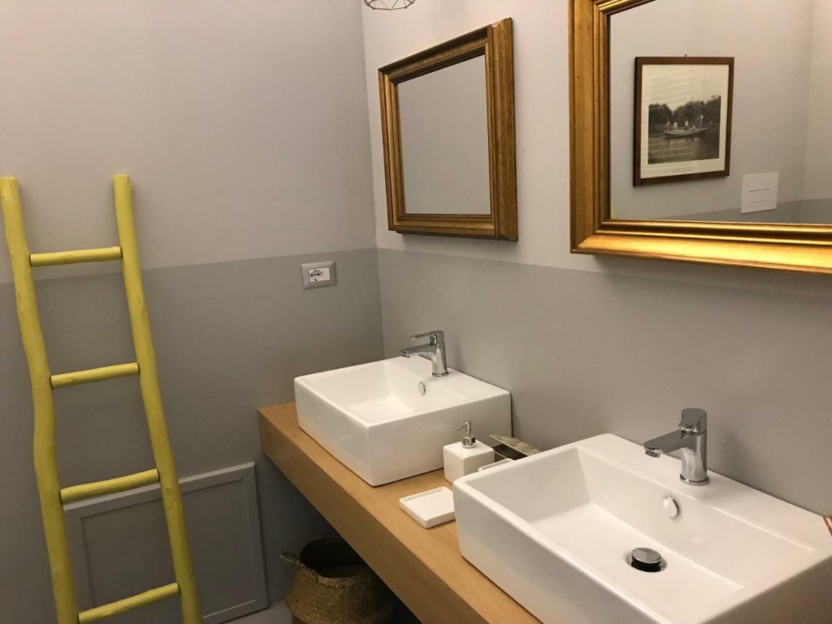 B&B Questa Casa Non E'Un Albergo ปาแลร์โม ภายนอก รูปภาพ