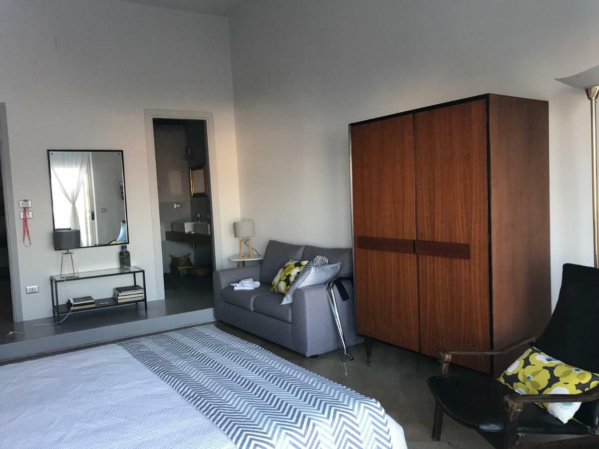 B&B Questa Casa Non E'Un Albergo ปาแลร์โม ภายนอก รูปภาพ