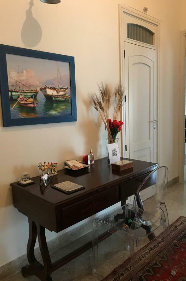 B&B Questa Casa Non E'Un Albergo ปาแลร์โม ภายนอก รูปภาพ