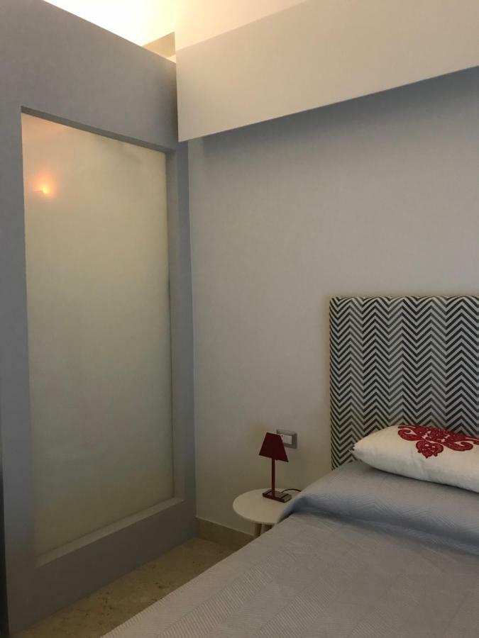B&B Questa Casa Non E'Un Albergo ปาแลร์โม ภายนอก รูปภาพ